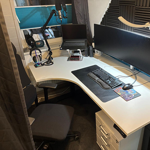Schreibtisch Studio mit Office Jack Bürostuhl - Kundfoto