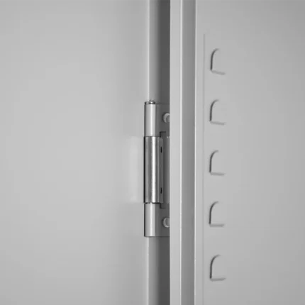 Stahl-Aktenschrank Beschläge im Detail
