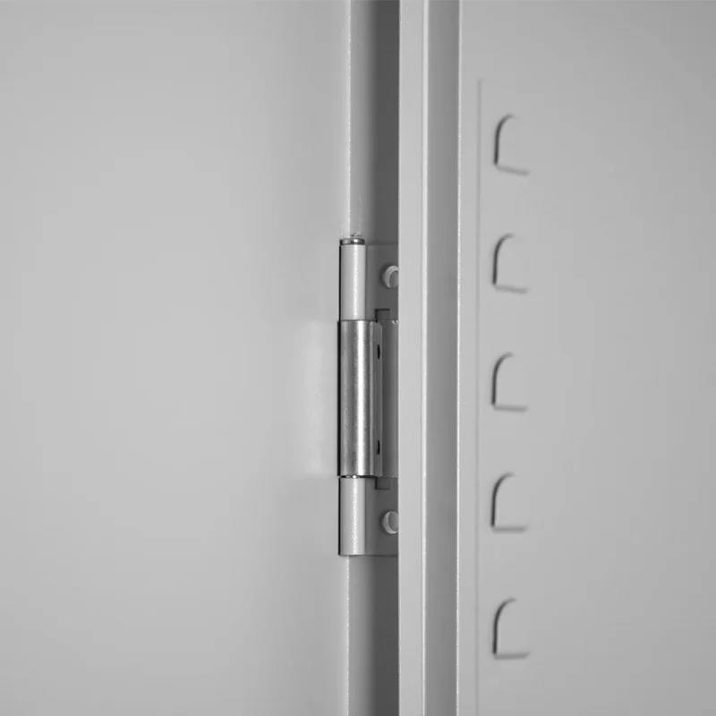 Stahl-Aktenschrank Beschläge im Detail