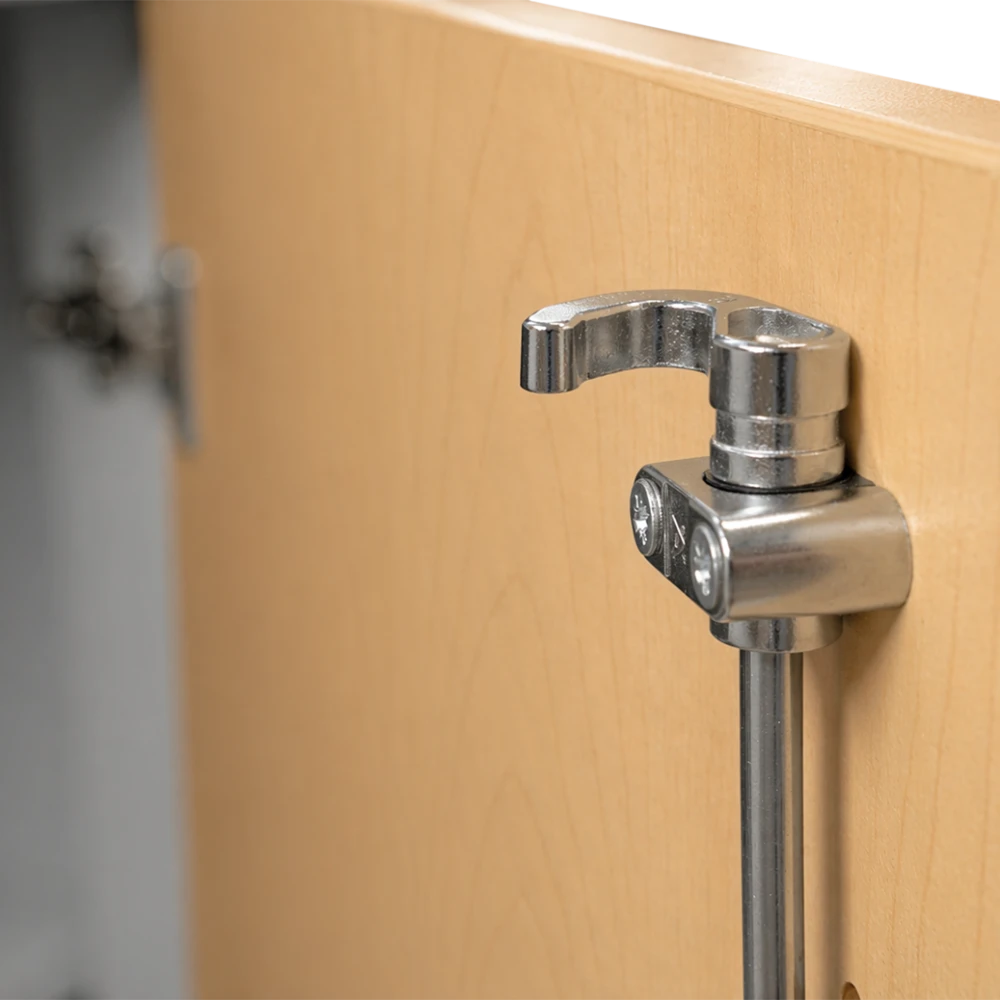 AKTENSCHRANK_HOLZ_METALL_2-OH_7035-AHORN-DETAIL-05 Aktenschrank Stahl-Holz-Kombi – 2 OH mit Holzdekor-Front (12 – Detailansicht