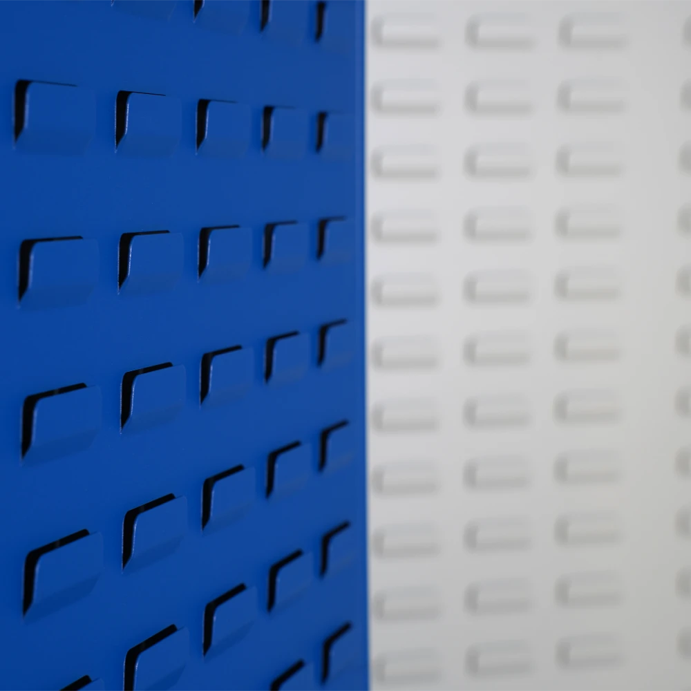 WERKSTATTSCHRANK-BOXEN_DETAIL-07 Werkstattschrank mit Lochwand und Boxen (1000 × 450 × 1940 m – Detailansicht